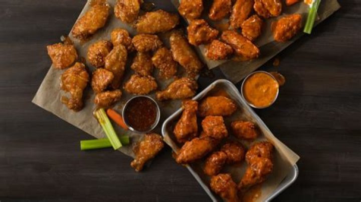 What is the Scoville rating of Buffalo Wild Wings sauces?