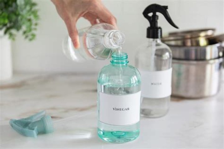 What is the use of vinegar in cleaning