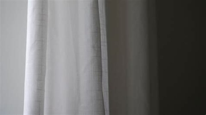 What kind of curtains can you hang on a traverse rod?