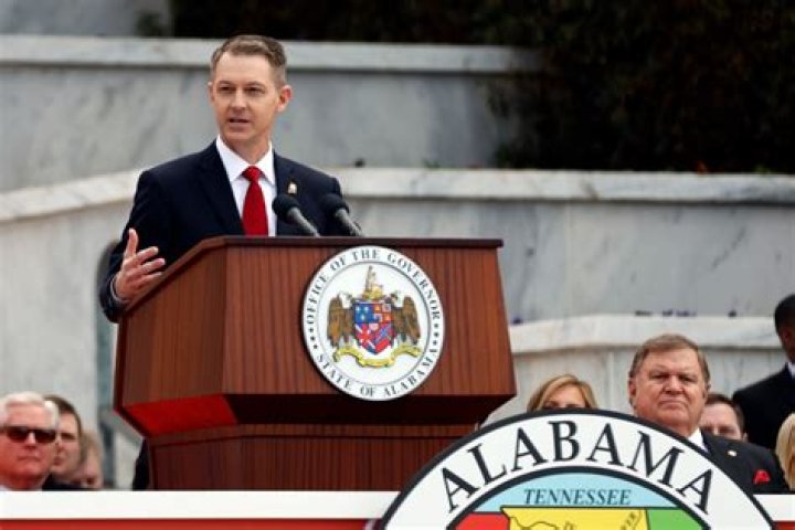 What school did the Alabama governor fought to keep segregated?