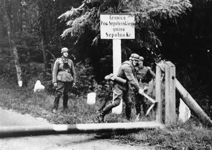 When did the invasion of Poland start and end?