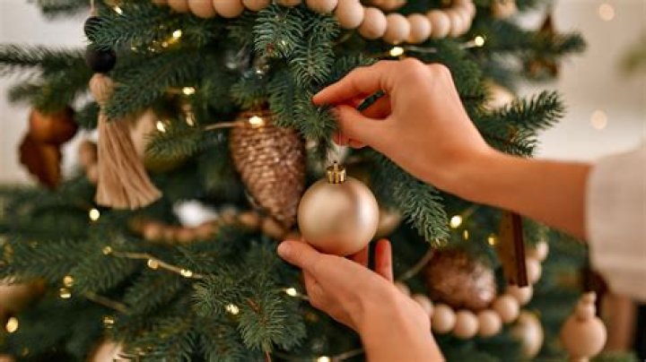 When should you give Christmas cards out?
