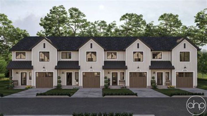 Which is better a townhouse or single family home