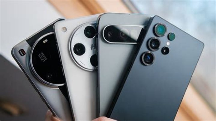 Which Mobile has highest resolution?