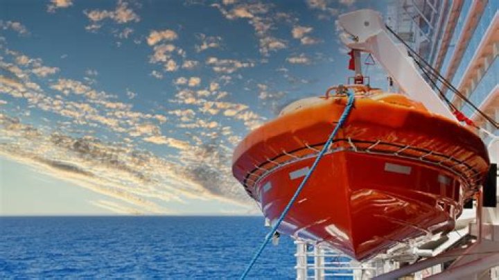 Who is ultimately responsible for the safe operation of the aerial platform