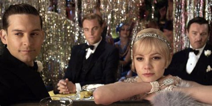 Who shows up to Gatsby's funeral?