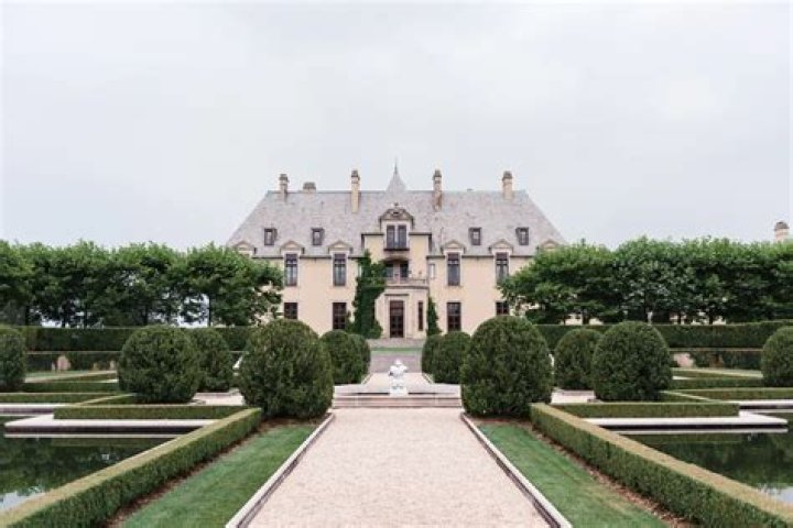 Who was the original owner of Oheka Castle?